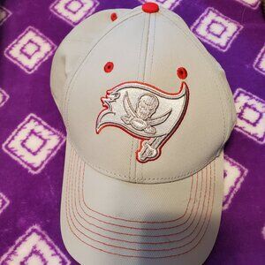 Tampa Bay Buccaneers Velcro, OSFA Grey & White like new